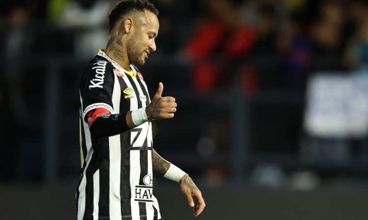 Neymar se je zapletel v hud spor z navijačem Santosa