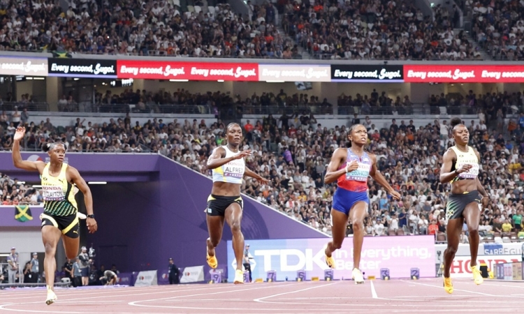 Jamajčanoma zlato in srebro na SP v teku na 100 m, prvak je Seville